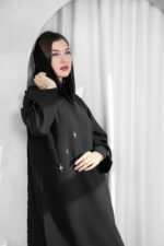 Discover understated luxury with this black abaya from Teblux. Crafted from premium crepe fabric and finished with crystal buttons that add a subtle touch of elegance. Perfect for work, travel, or everyday sophistication.